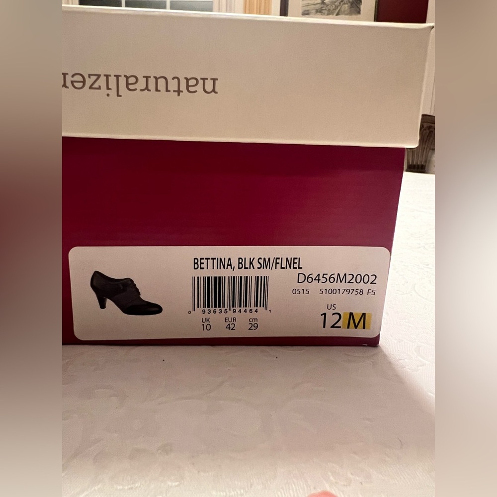 Naturalizer Black and Gray Heeled Shoes - Picture 8 of 9